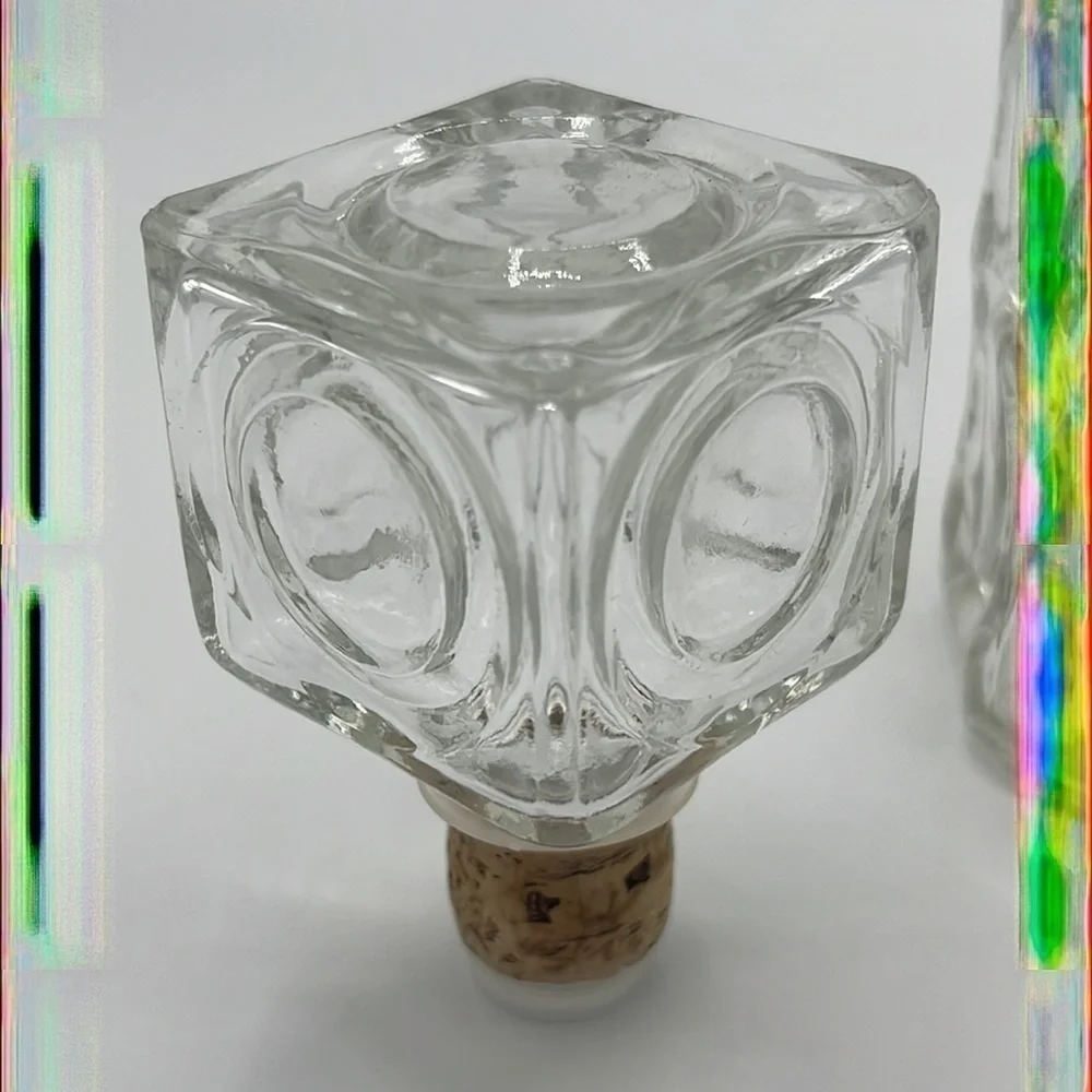 CIRCLE CLEAR CUT GLASS DECANTER VINTAGE with CORK SQUARE TOP